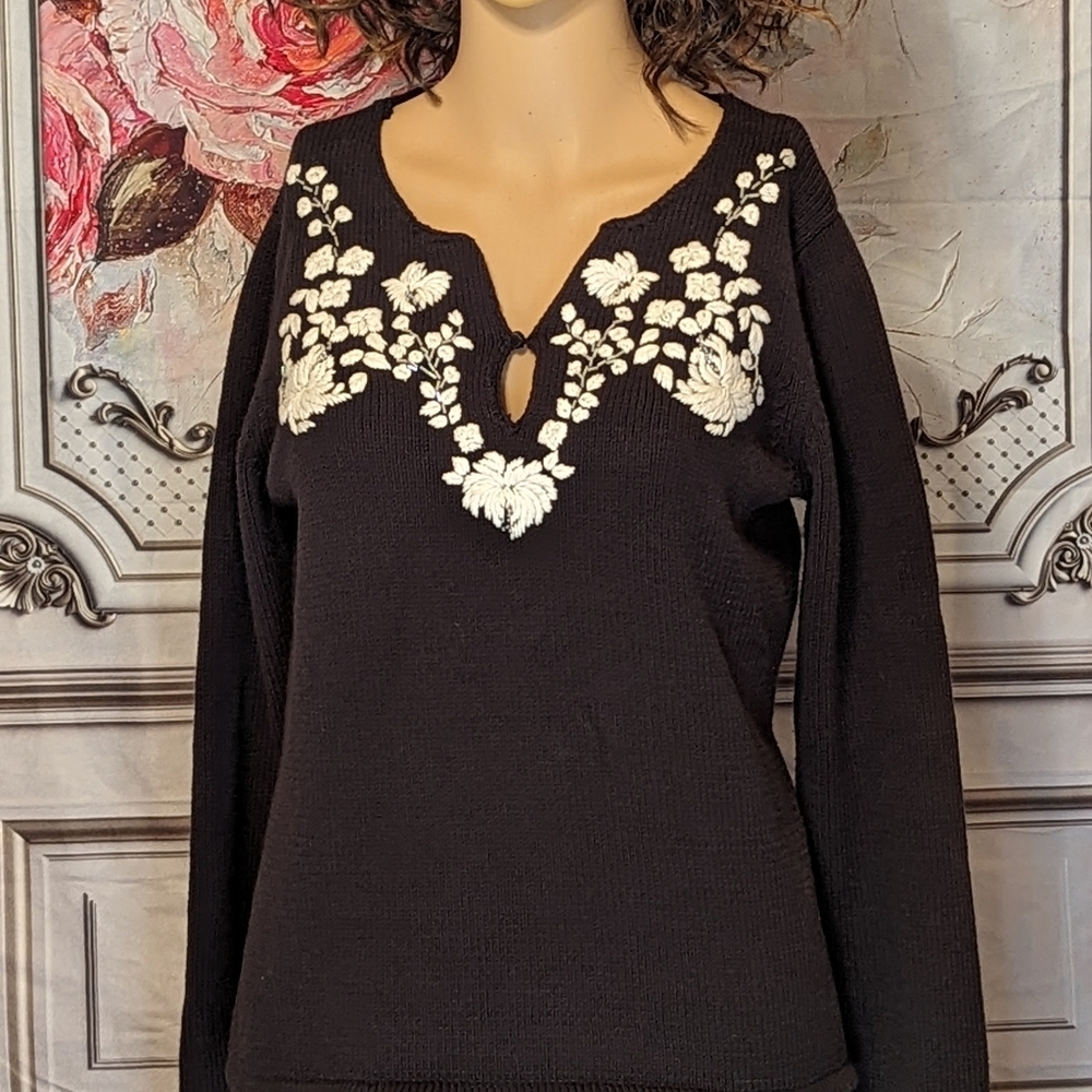 Black, Large, Sweater, Villager, Item#001